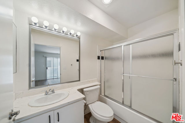 870 Crenshaw Boulevard, Los Angeles CA: https://media.crmls.org/mediaz/2e34cb7c-0ade-40b4-a551-57b0875006ab.jpg