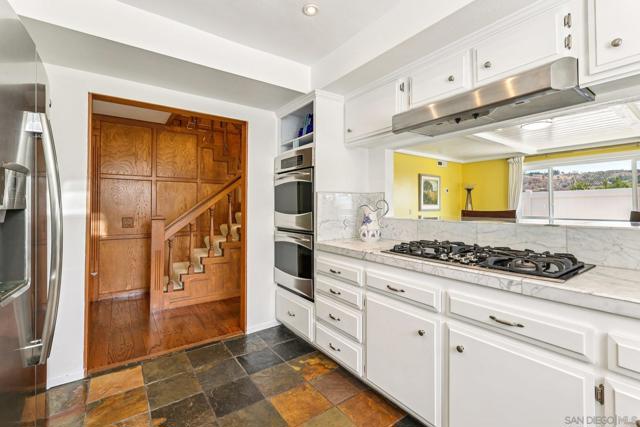 2807 Carlton Way, Fallbrook CA: https://media.crmls.org/mediaz/2e354680-bb45-485b-af23-a932c760cd2e.jpg