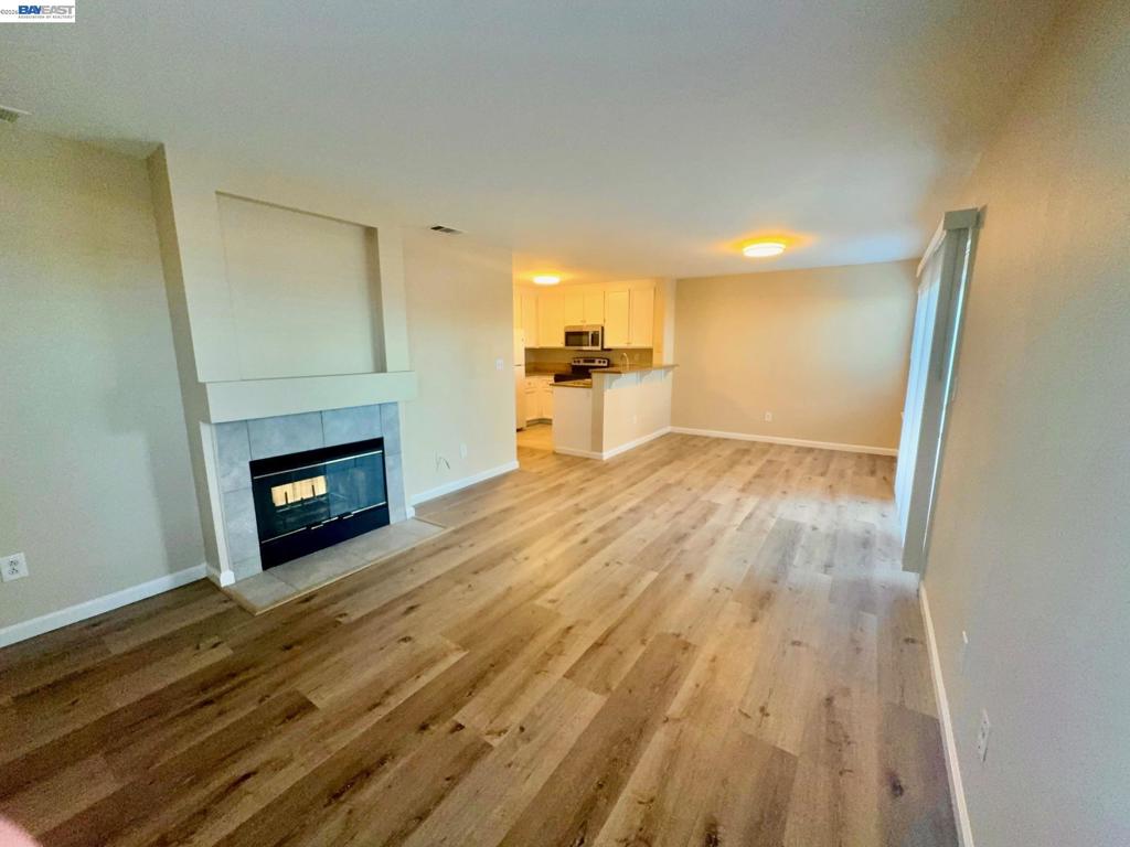 https://media.crmls.org/mediaz/2e357479-afb5-40aa-941d-c3ad2843e8e3.jpg?preset=X-Large