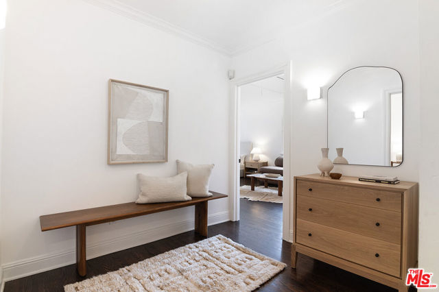 338 S Highland Avenue, Los Angeles CA: https://media.crmls.org/mediaz/2e35d55e-0415-4ffd-8004-1b34b339f15d.jpg