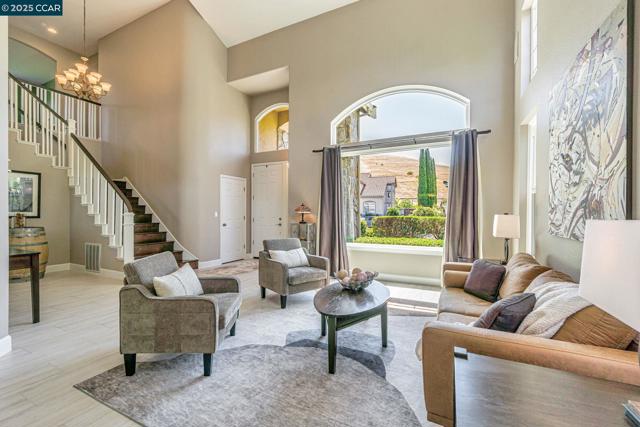 1039 Rolling Woods Way, Concord CA: https://media.crmls.org/mediaz/2e35e5b3-4467-474e-b907-7606081eb32d.jpg