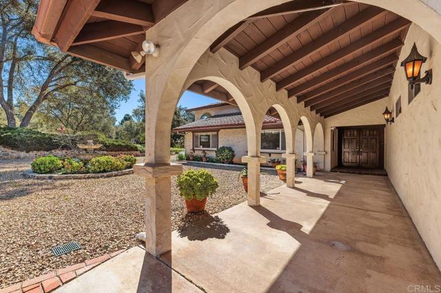 31600 Oak Glen Road, Valley Center CA: https://media.crmls.org/mediaz/2e363cf1-116a-407e-b134-dd807ee84ac6.jpg