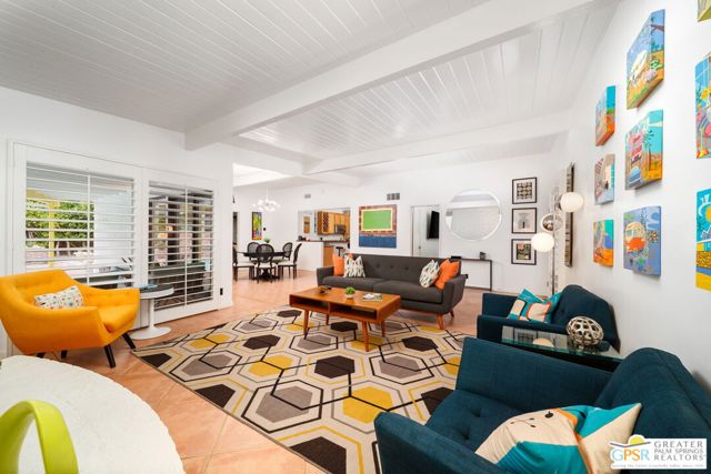 695 N Monterey Road, Palm Springs CA: https://media.crmls.org/mediaz/2e369650-b963-448a-9f34-fe99b3d5fd3f.jpg