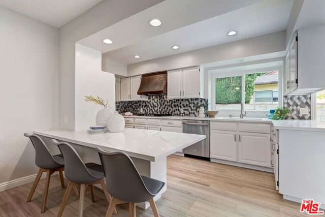 4307 Keystone Avenue, Culver City CA: https://media.crmls.org/mediaz/2e36b720-7bdb-404f-9622-d57f77129463.jpg
