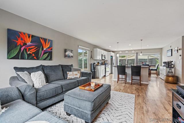 13637 Los Olivos Ave, Poway CA: https://media.crmls.org/mediaz/2e36bcc0-d2c3-4be1-9b7c-b43009775932.jpg