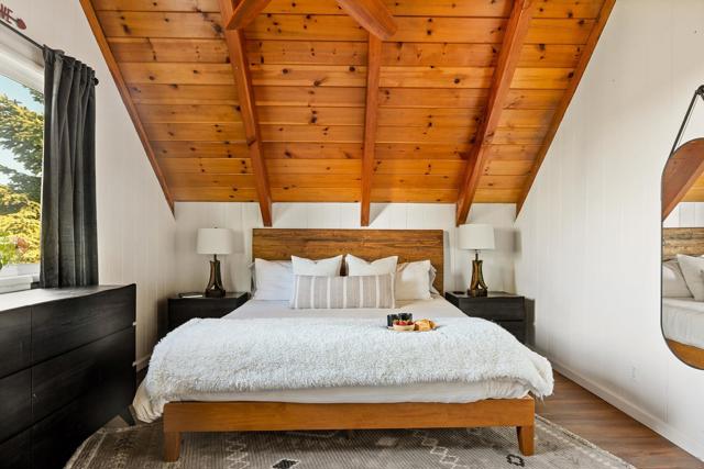 720 Buckingham Sq, Lake Arrowhead CA: https://media.crmls.org/mediaz/2e36c395-4547-4f72-850d-bbd7f0029a3f.jpg