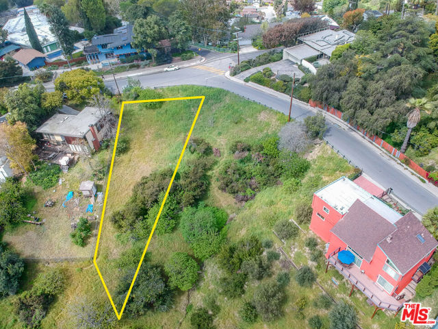 4022 San Rafael Avenue, Los Angeles CA: https://media.crmls.org/mediaz/2e36cb11-f784-4dea-b3d1-c3c32fff7372.jpg