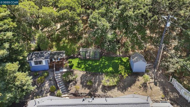 3475 Springhill Rd, Lafayette CA: https://media.crmls.org/mediaz/2e36f257-1c78-4f10-8193-ac4b6d8d1a3b.jpg