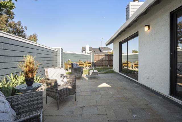 3525 Mcsherry Way, Alameda CA: https://media.crmls.org/mediaz/2e37ae71-8129-42ef-9267-618fac58807b.jpg