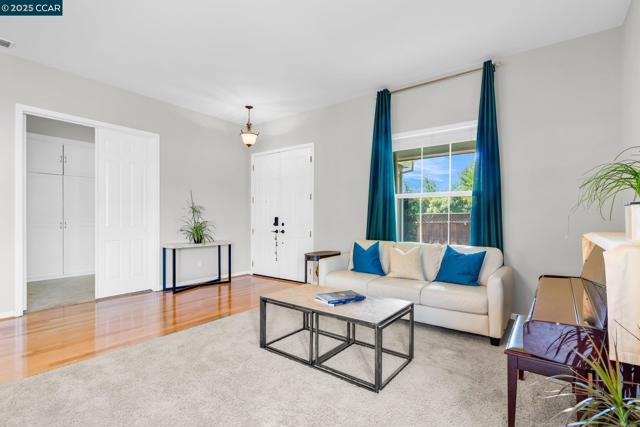 1731 Palmer Dr, Concord CA: https://media.crmls.org/mediaz/2e37b5e5-c678-43e4-b394-b9286613aa4f.jpg