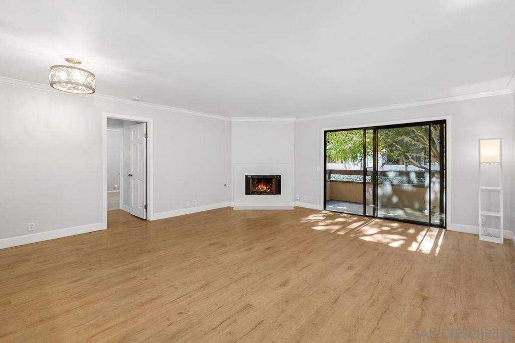 8860 Villa La Jolla Dr #105