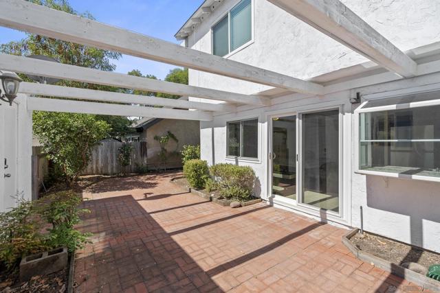 10748 Escobar Dr, San Diego CA: https://media.crmls.org/mediaz/2e37c9e9-a506-4082-93cc-626087ae8f2c.jpg