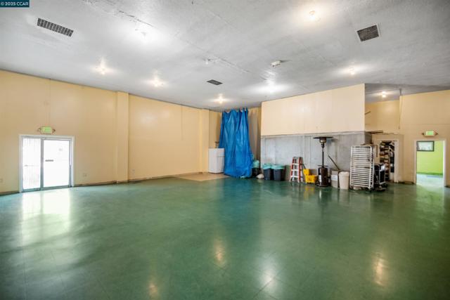 353 24Th St, Richmond CA: https://media.crmls.org/mediaz/2e383f40-41a7-4ac2-abb9-9faba4433008.jpg