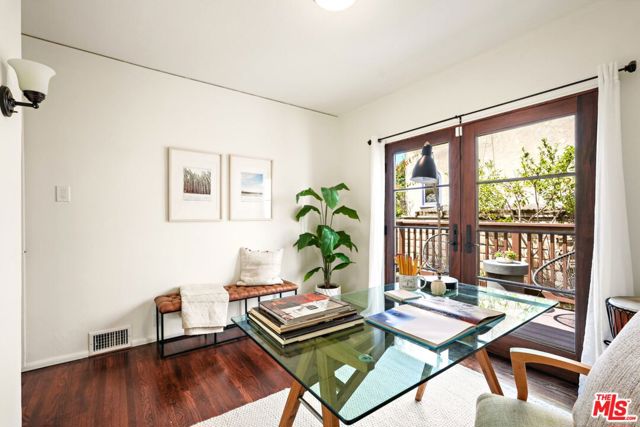 2218 Pearl Street, Santa Monica CA: https://media.crmls.org/mediaz/2e384444-5947-425c-a751-427acf91f434.jpg