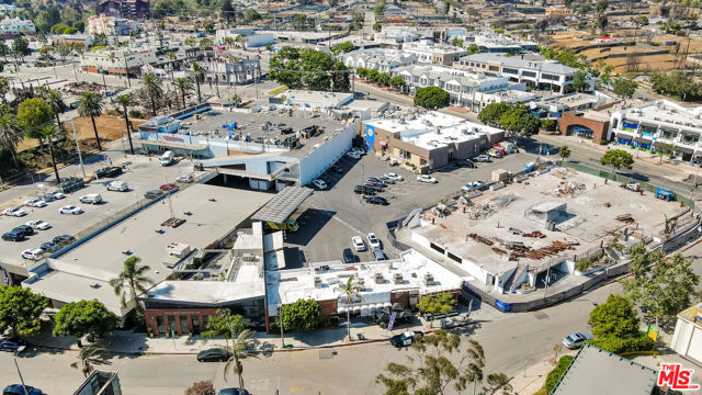 709 Swarthmore Avenue, Pacific Palisades CA: https://media.crmls.org/mediaz/2e3869d9-06db-4ae7-b543-94b9b3b09a22.jpg