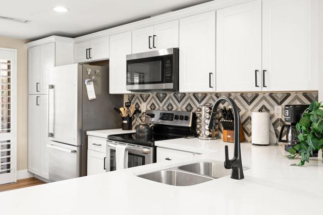 76431 Violet Circle, Palm Desert CA: https://media.crmls.org/mediaz/2e39285c-ae4f-485b-9976-9f34836fd89d.jpg