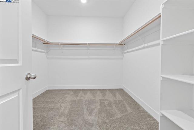 946 Osprey Dr, Lathrop CA: https://media.crmls.org/mediaz/2e3968b7-ec03-4270-831f-199697aa763a.jpg