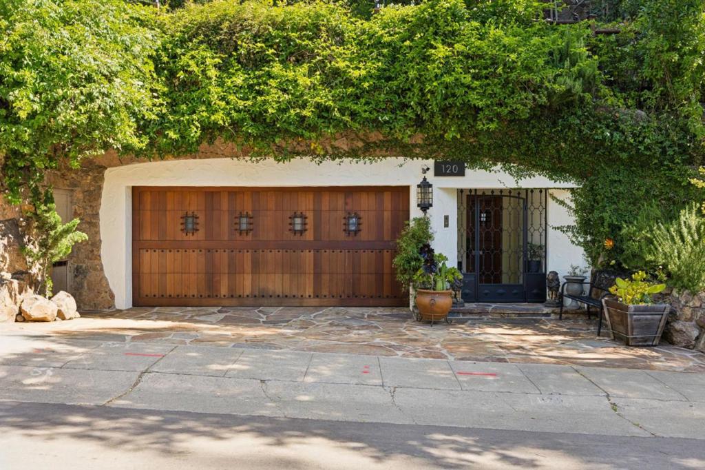 120 Gramercy Drive