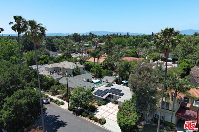 13155 Hartsook Street, Sherman Oaks CA: https://media.crmls.org/mediaz/2e3c31f1-458f-42d1-9cac-a6e1309d7fb8.jpg