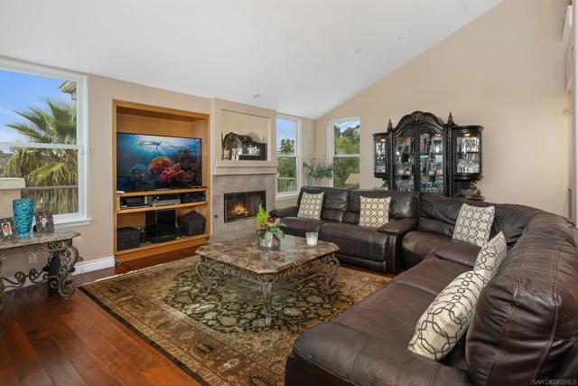 1566 Plantation Way, El Cajon CA: https://media.crmls.org/mediaz/2e3ce944-0967-48e4-be59-e840953f5ff4.jpg