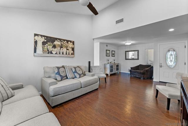 9209 Les Rd, Santee CA: https://media.crmls.org/mediaz/2e3d2144-27dd-4a37-9d02-63d9b4a8e07d.jpg