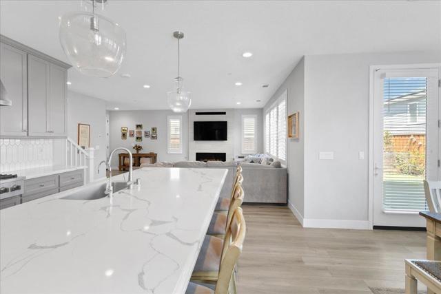 277 Skyview Drive, Marina CA: https://media.crmls.org/mediaz/2e3d5f35-01fb-4f08-949a-3ffb291921f2.jpg