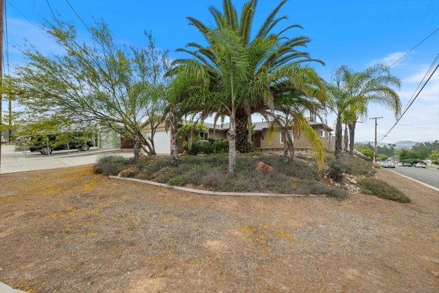 8080 Poplin Dr, Santee CA: https://media.crmls.org/mediaz/2e3dc9ce-1b0e-4af8-9c0f-feda52601b83.jpg