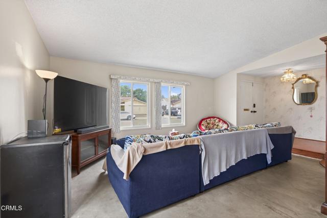Detail Gallery Image 8 of 38 For 2110 Rhonda St, Oxnard,  CA 93036 - 3 Beds | 2/1 Baths