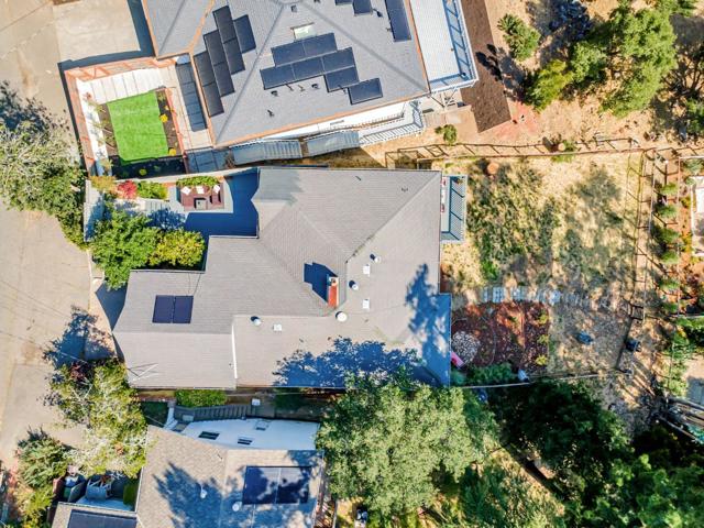 6827 Ridgewood Drive, Oakland CA: https://media.crmls.org/mediaz/2e3de577-a1f9-45f1-8f28-29b127732ba7.jpg