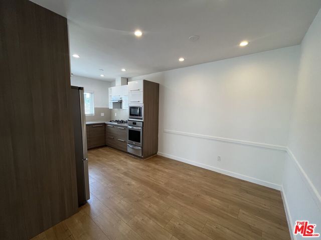 561 N Sweetzer Avenue, West Hollywood CA: https://media.crmls.org/mediaz/2e3df85e-55b8-40a7-bc4d-f78b755723de.jpg