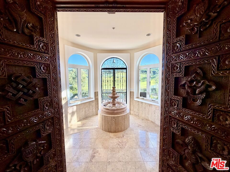 10827 Pacific View Drive