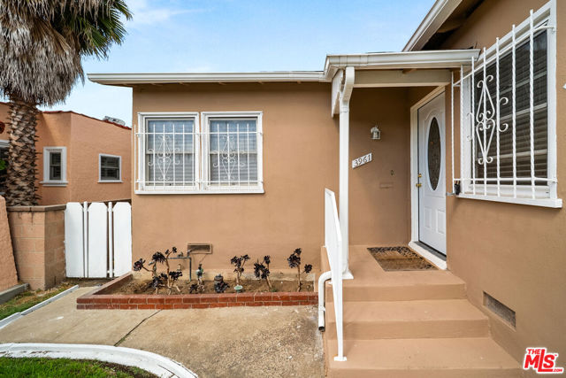 3961 W 64th Street, Los Angeles CA: https://media.crmls.org/mediaz/2e3f2560-c7b7-44e2-b9f4-3c5e77256c09.jpg