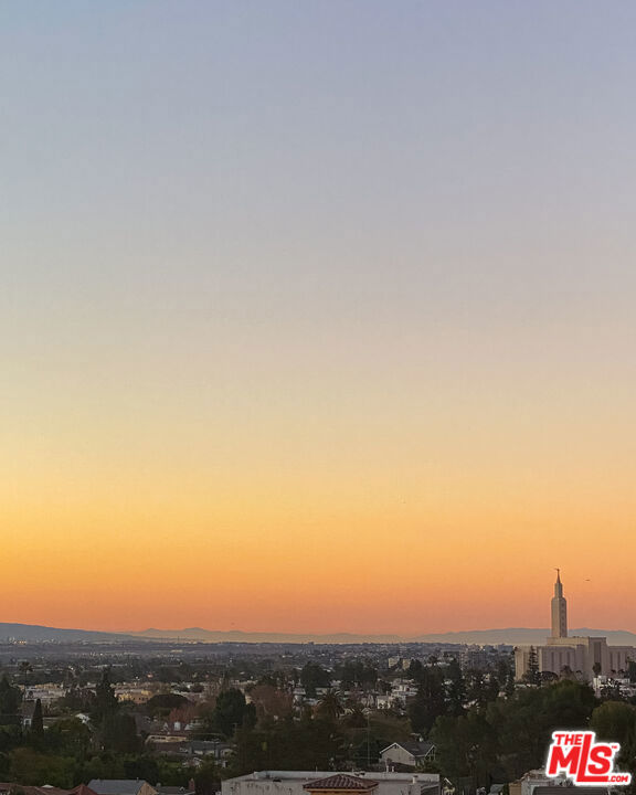 10490 Wilshire Boulevard, Los Angeles CA: https://media.crmls.org/mediaz/2e3f4cbb-a4d1-4c77-b179-0fc8955622b7.jpg