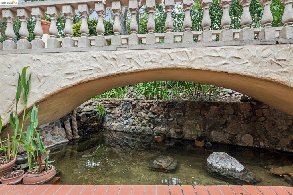 https://media.crmls.org/mediaz/2e3f988e-dedd-4a2e-85df-36161006c49a.jpg?preset=X-Large
