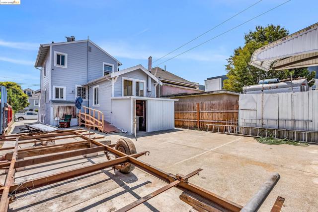 907 39Th Ave, Oakland, California 94601, 4 Bedrooms Bedrooms, ,1 BathroomBathrooms,Single Family Residence,For Sale,39Th Ave,41069340