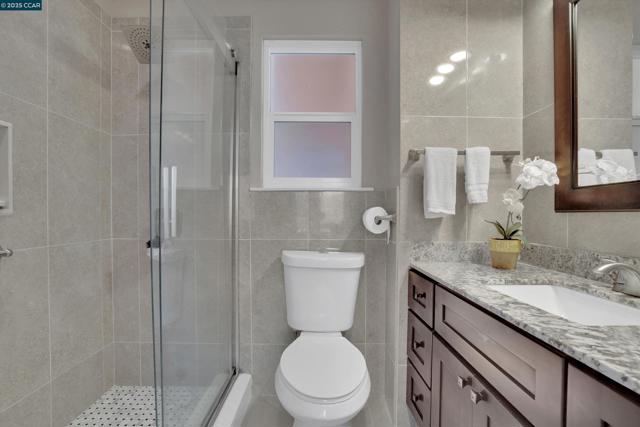 1274 Maywood Ln, Martinez CA: https://media.crmls.org/mediaz/2e3fdd54-9559-49a8-a881-60d29363f006.jpg