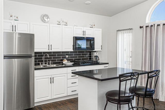 262 Flowerdale Ln, San Diego CA: https://media.crmls.org/mediaz/2e3fe6af-6337-4b2a-99d7-501a2637942c.jpg