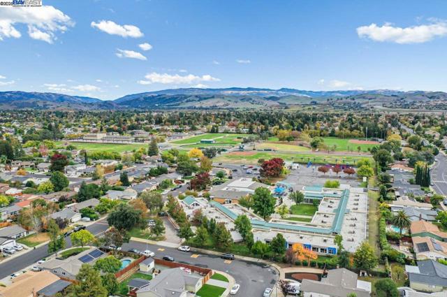 4667 Laurie Cmn, Livermore CA: https://media.crmls.org/mediaz/2e4008c5-3dac-43ec-9d13-84751100eddd.jpg