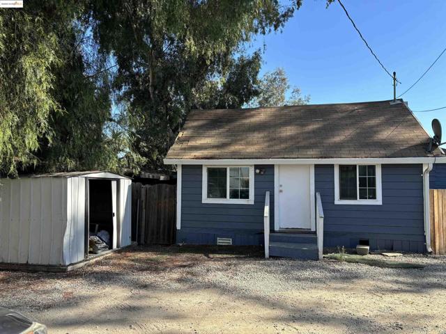 15089 Byron Hwy, Byron CA: https://media.crmls.org/mediaz/2e4022dc-15c8-4569-bfc5-249796daab8b.jpg