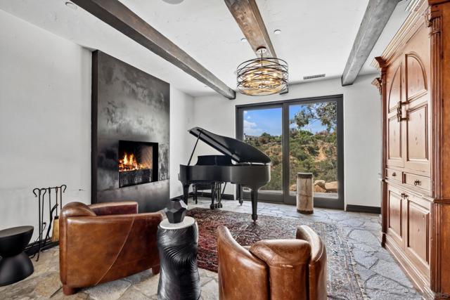 5653 Linea Del Cielo, Rancho Santa Fe CA: https://media.crmls.org/mediaz/2e403770-008e-41d0-8ba1-6ee2b658a9ab.jpg