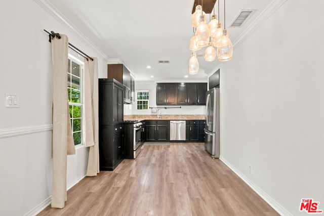 7048 Zelzah Avenue photo 10