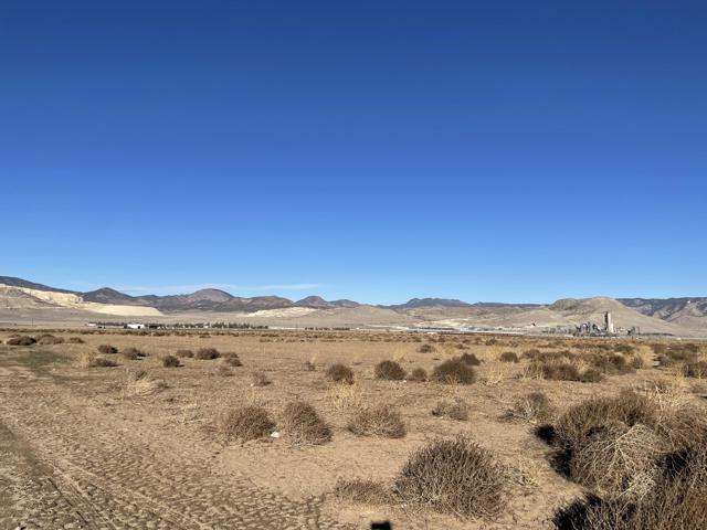20028 Tehachapi Willow Springs Road, Tehachapi CA: https://media.crmls.org/mediaz/2e404940-668b-4179-ba58-f1f9244258fc.jpg