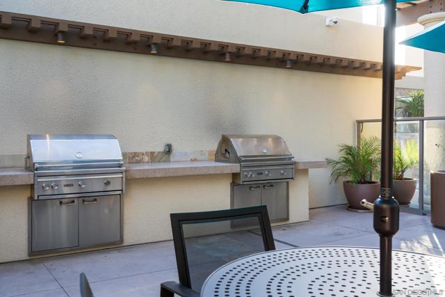 939 Coast Blvd, La Jolla CA: https://media.crmls.org/mediaz/2e404f14-5611-425e-9531-47a22be0631a.jpg