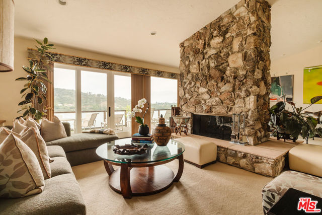 2208 Westridge Road, Los Angeles CA: https://media.crmls.org/mediaz/2e406ea6-4880-4408-84a7-5d6d301a3ed9.jpg