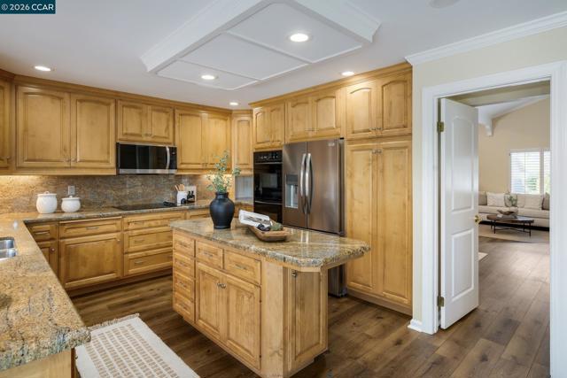 Image 7 of 32 For 855 Columbine Ct