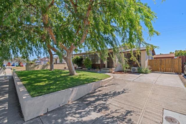Detail Gallery Image 1 of 37 For 3973 69th St, San Diego,  CA 92115 - 3 Beds | 2 Baths