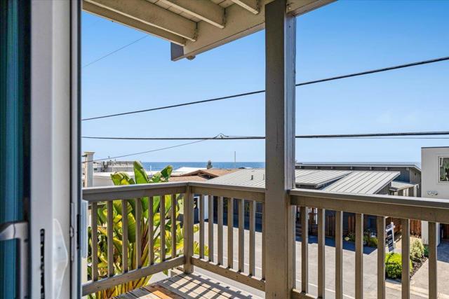 617 Beach Drive, Aptos CA: https://media.crmls.org/mediaz/2e40cdfe-f3ad-4799-91c9-d7da06f2ab10.jpg