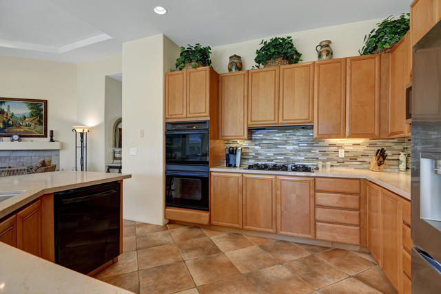 79405 Mandarina, La Quinta CA: https://media.crmls.org/mediaz/2e414a87-3376-4279-8d31-983878c0450f.jpg