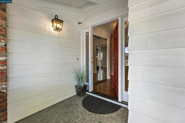 33 Sullivan Dr, Moraga CA: https://media.crmls.org/mediaz/2e415fb3-41b2-4db9-8b77-91d30bd02fa2.jpg