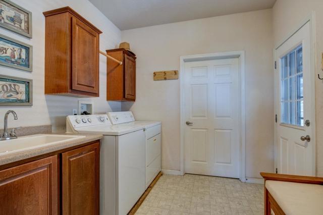 17997 Del Puerto Canyon Road, Patterson CA: https://media.crmls.org/mediaz/2e41ac5c-b1ee-4c65-b8b5-8bc994476140.jpg